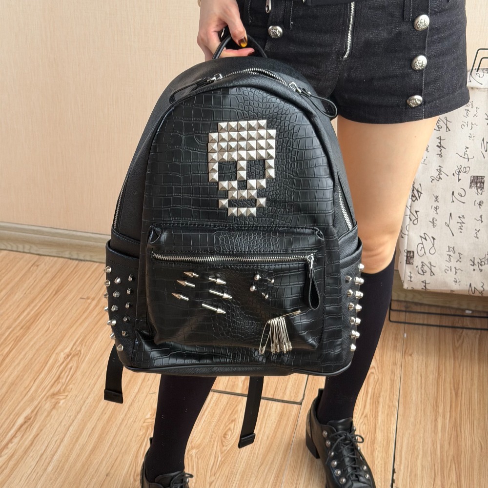 Street Fashion Hip Hop - Original Black Crocodile Pattern Skull Rivet